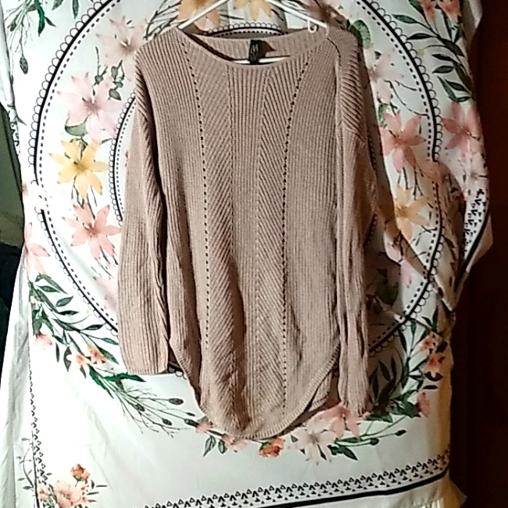 BLUSH COLOR SWEATER W/SHIRT TAIL HEM